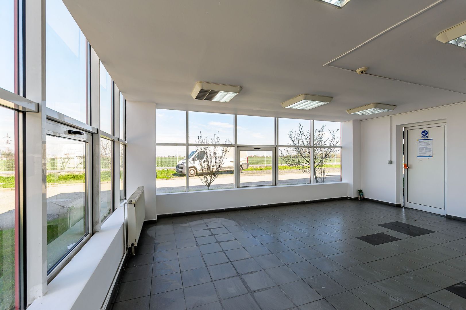 Hală industrială ideală pentru producție sau showroom în Arad 553mp - Poză 11