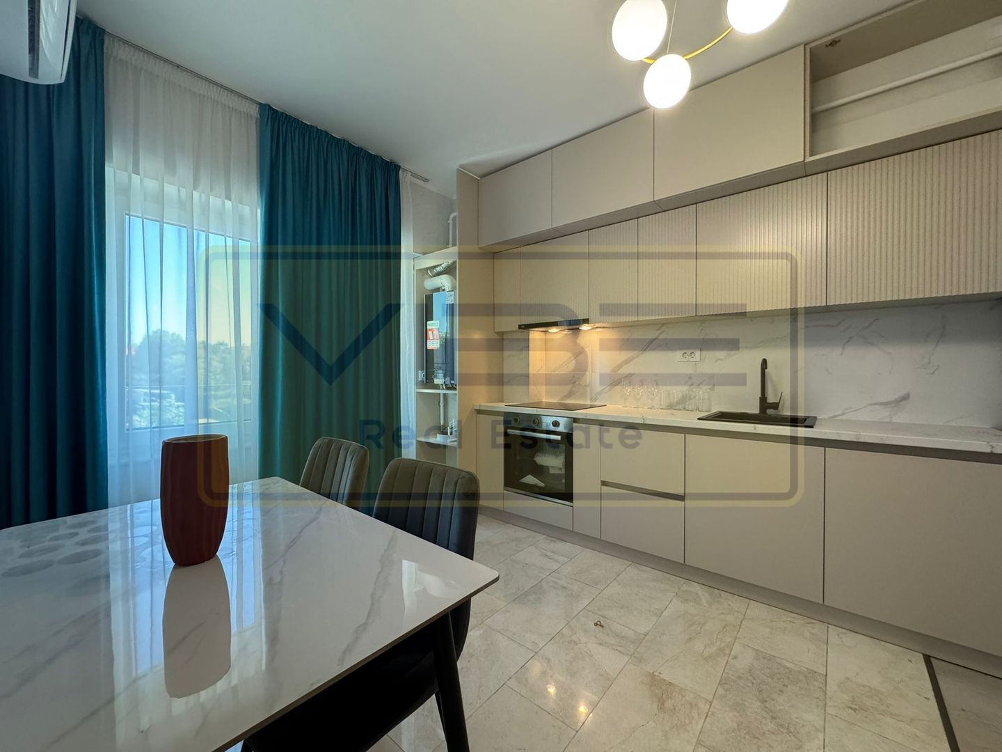 Apartament NOU 2 camere Copou + parcare Royal Town - Poză 2