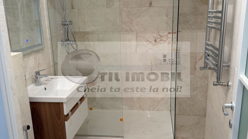 Spațiu com+Loc de parca– 40 mp, Parter, Royal Town Copou – 650€ neg. - Poză 4