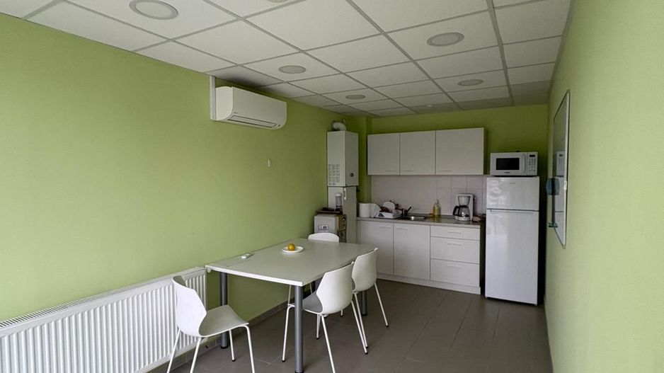 Spațiu de închiriat,ultracentral,Covasna, 152mp, 1000 euro(negociabil) - Poză 8