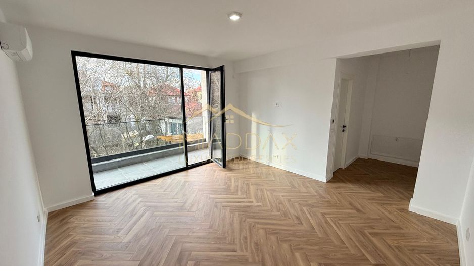 Vilă **6 camere  **451mp // Zona Iancu Nicolae - Poză 22