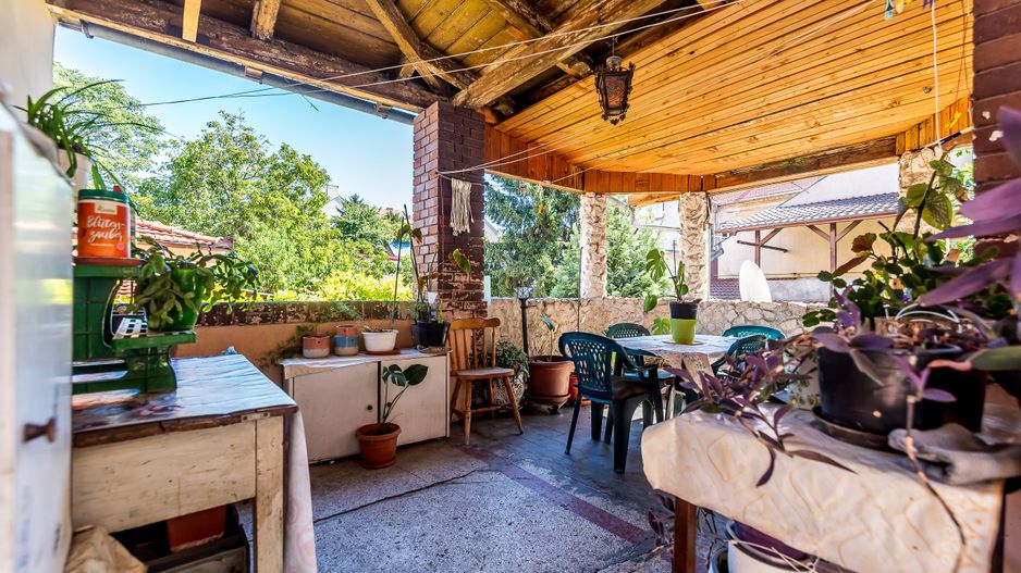 Apartament cu 4 camere si terasa si curte proprie, langa primarie - Poză 8