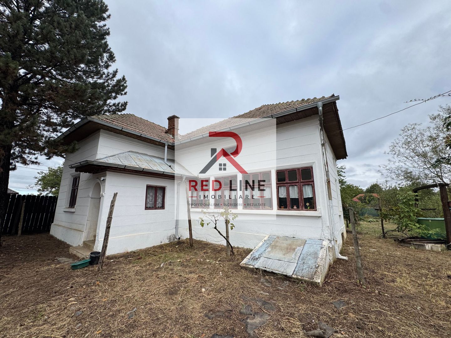 Casă cu anexe de vânzare în Sat Roșiori, Comuna Vânători, jud. Mehedinți - Poză 1