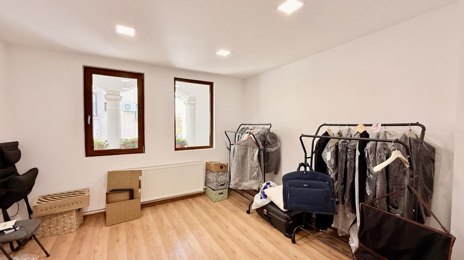 Piata Unirii Fantani Vila  500 mp utili curte 204 mp - Poză 15