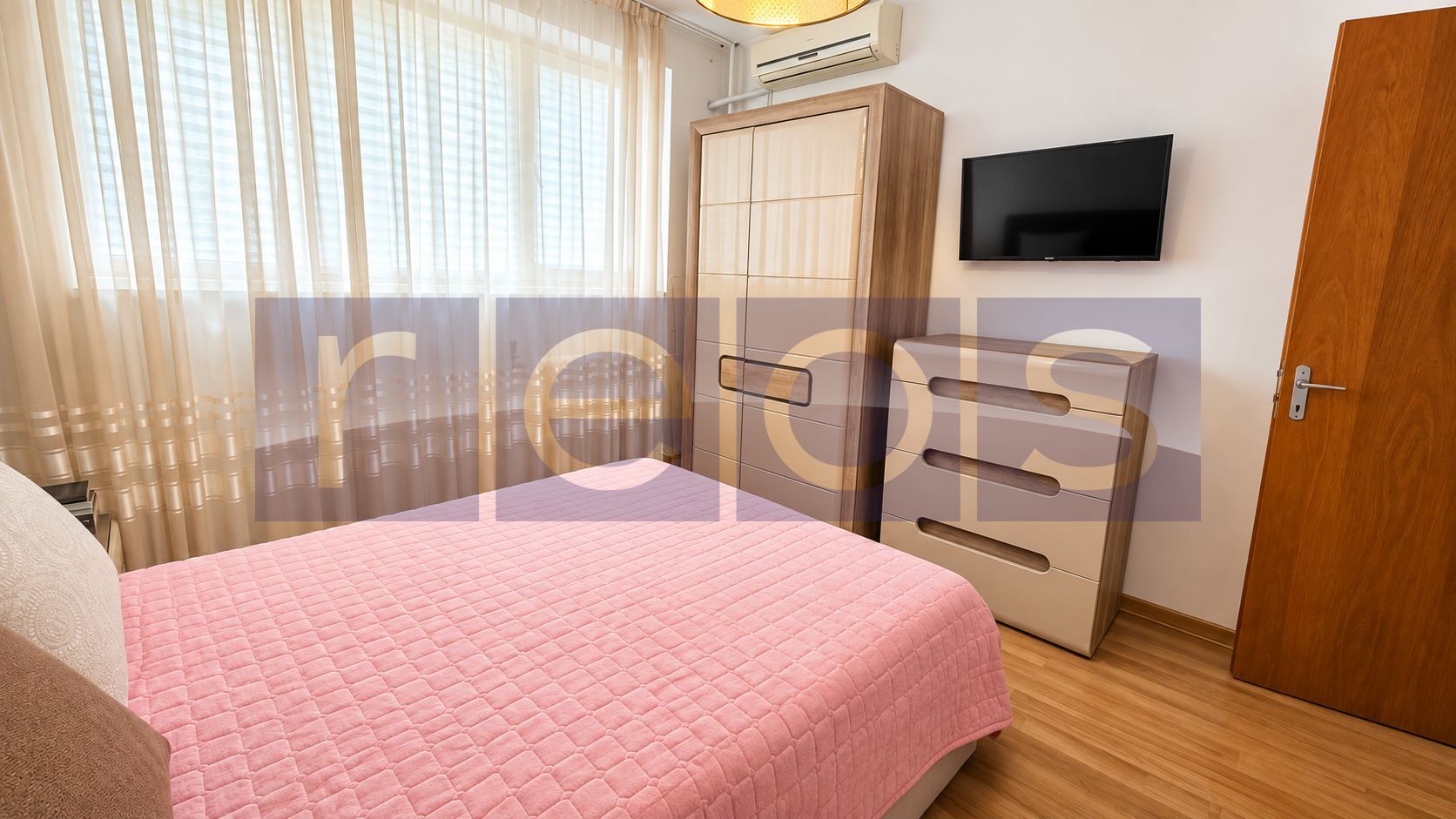 DE VANZARE 3 CAMERE | VALEA OLTULUI- VALEA IALOMITEI | MOBILAT |METROU - Poză 2