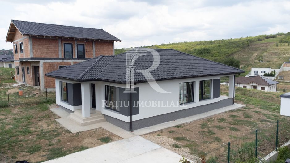 Casă modernă de vânzare | 3 dormitoare | Teren 750 mp | Oradea - Poză 2