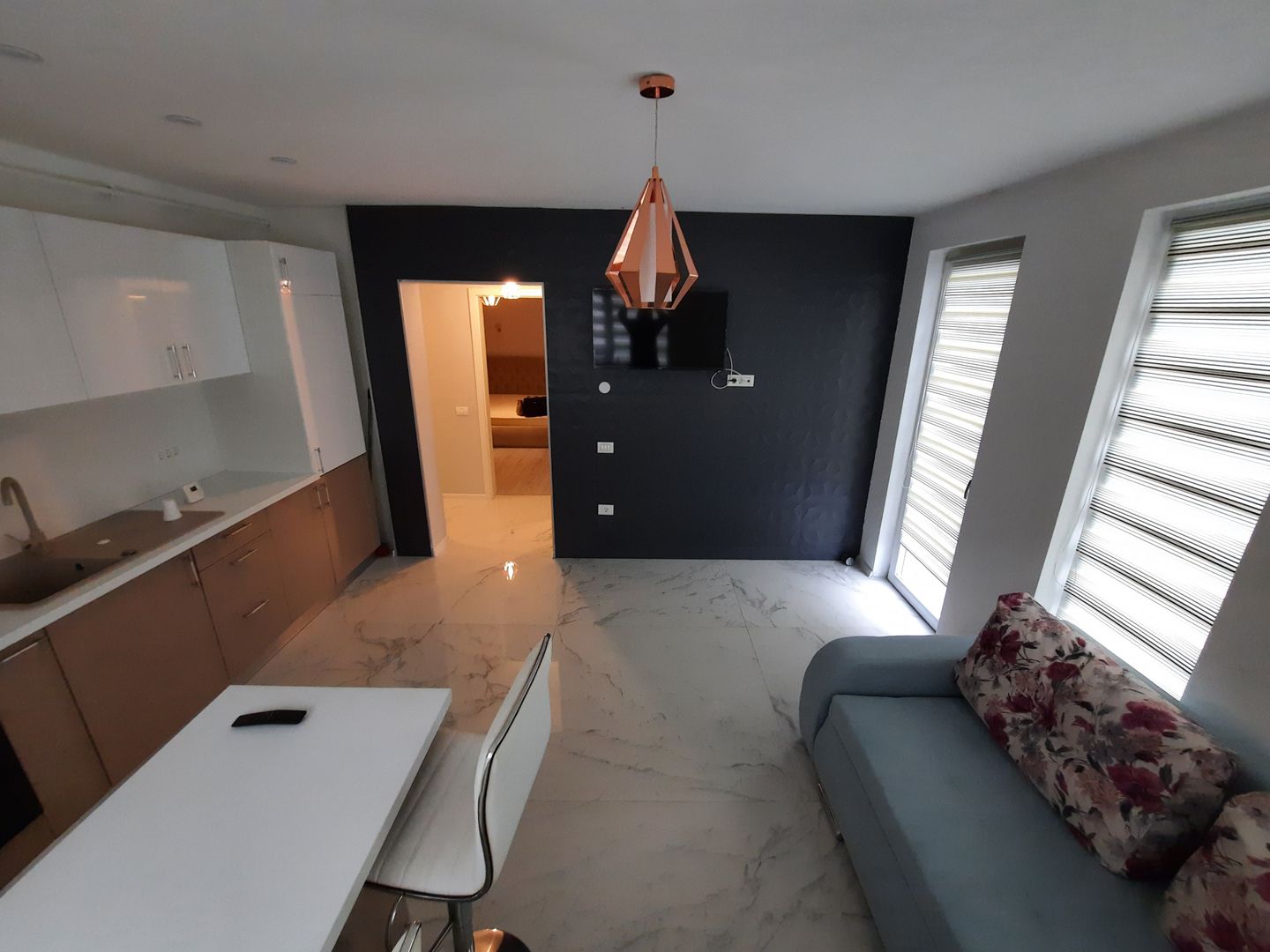 Apartament frumos cu loc de parcare si terasa 40mp - Poză 2