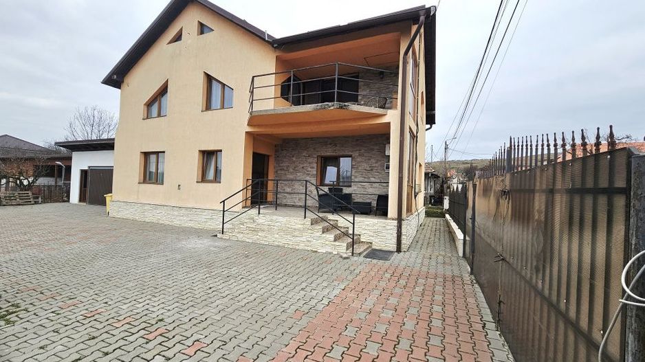 Casa eleganta,zona centrala Aiton,cu ciubar,gradina si panouri fotovoltaice - Poză 1