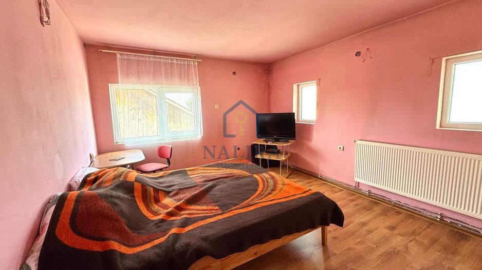 Casa spatioasa cu zona amenajata pentru ferma Cicarlau - Poză 16