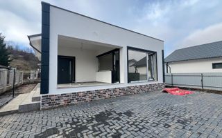 Casa Individuala de vanzare Onesti - Poză 1