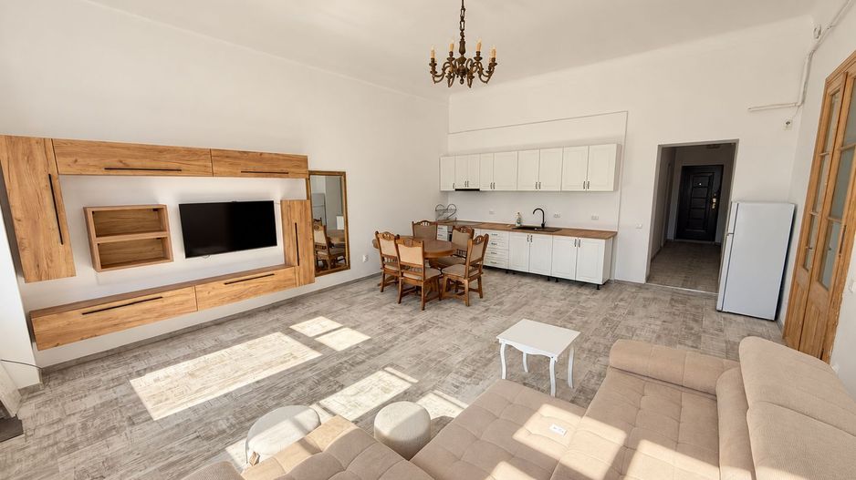 Apartament cu 3 camere și curte privată | Parcul central | Parcare - Poză 2