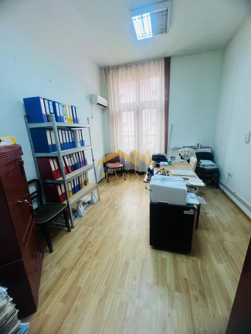 Apartament (pretabil pentru Birou ,Cabinet etc.) de vanzare in centru. - Poză 7