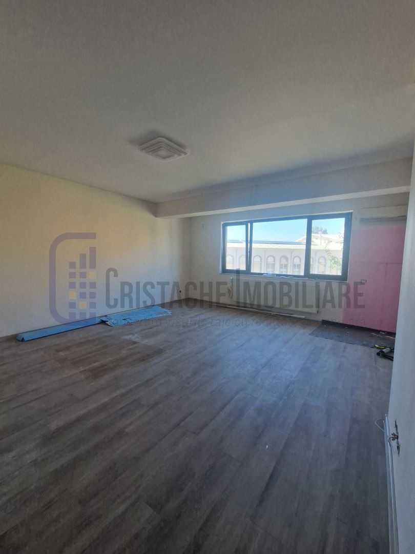 Titan_Apartament 2 camere_70 mp._nemobilat_pretabil birou - Poză 1