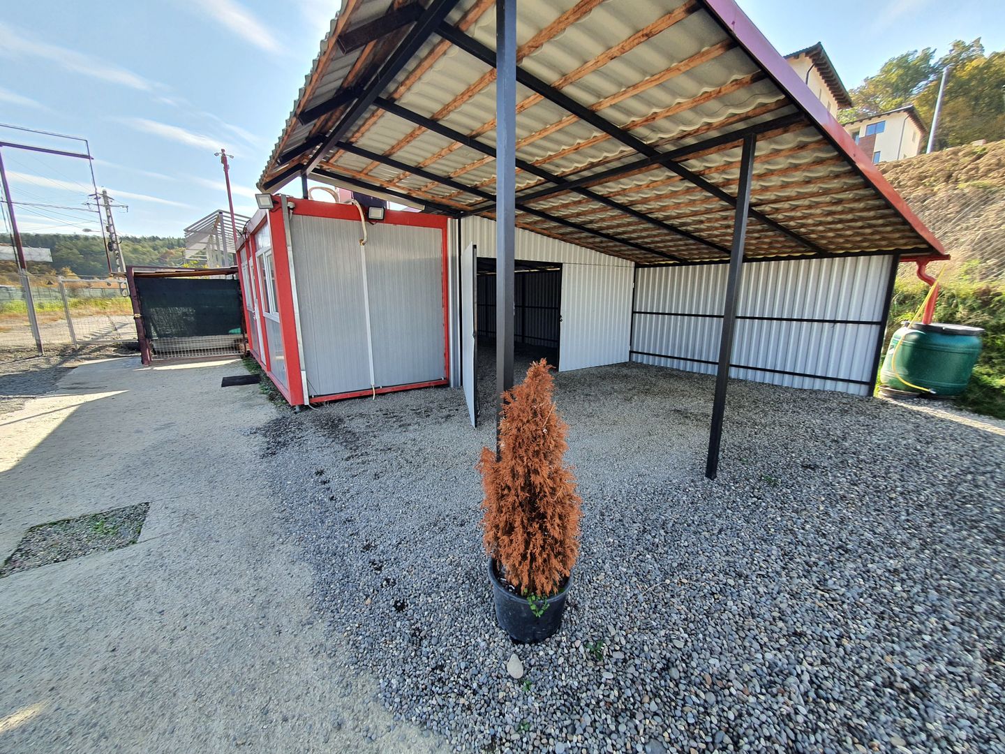 Parc Auto cu birou,garaj,1000mp teren cu deschidere la E60 - Poză 3