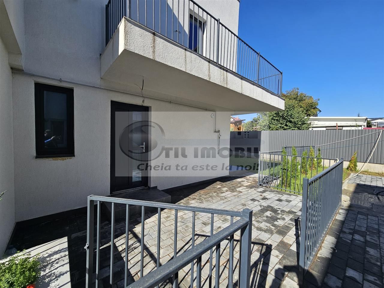 Apartament exclusivist dispus P+1E + curte 70mp - Poză 2