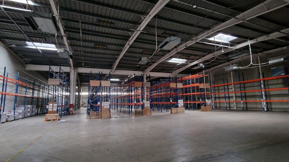 Hală industrială de închiriat – Oradea Vest | 3.500 m² + birouri 100 m² - Poză 2