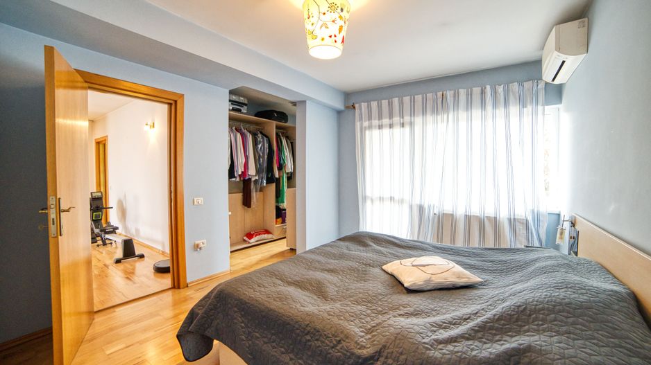 Casa complet mobilata 5 camere 3 bai curte generoasa - Poză 31