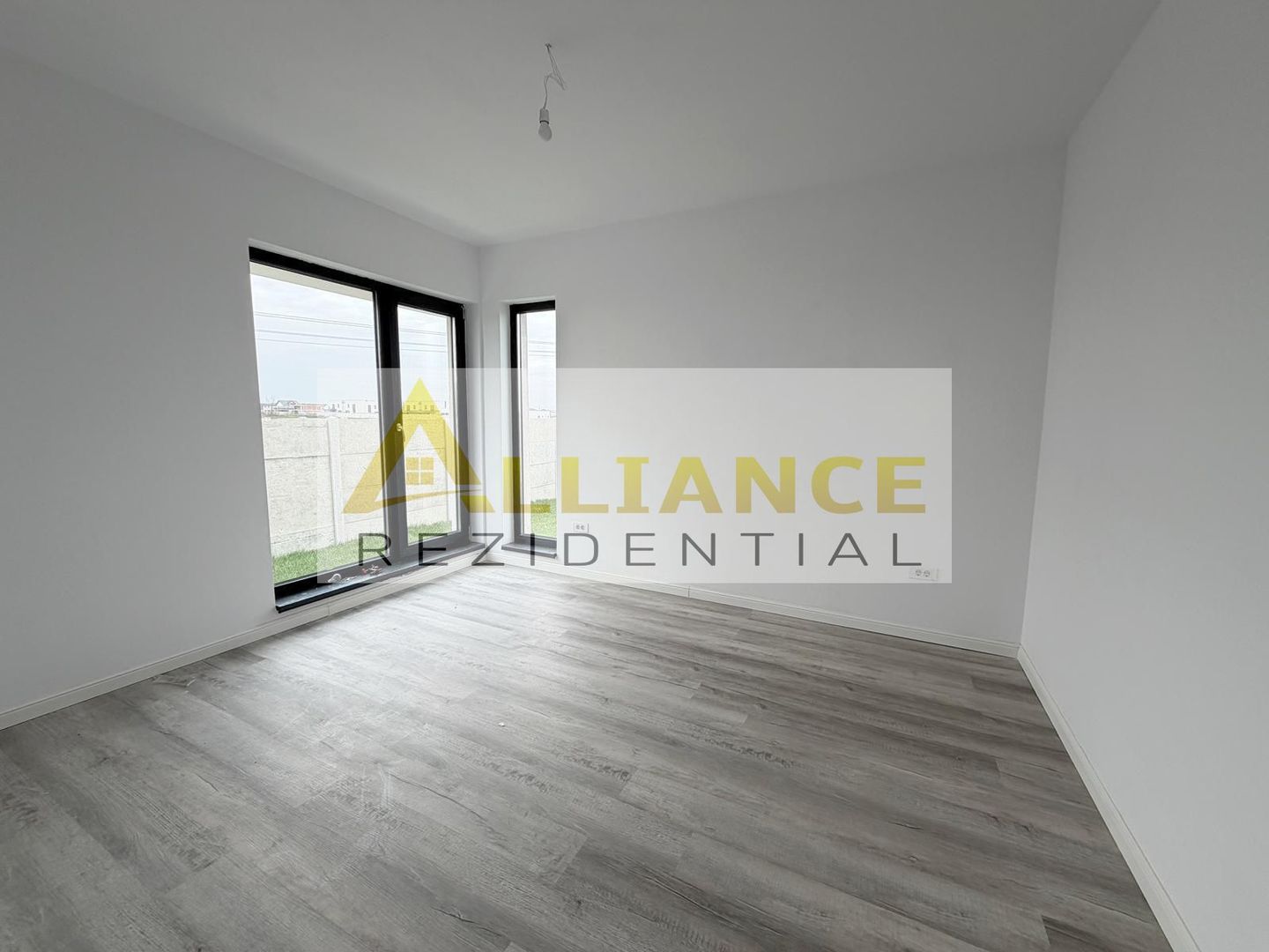 Casa individuala  ~ 4 camere ~ 2 bai ~ 112mp utili + 470mp teren - Poză 6
