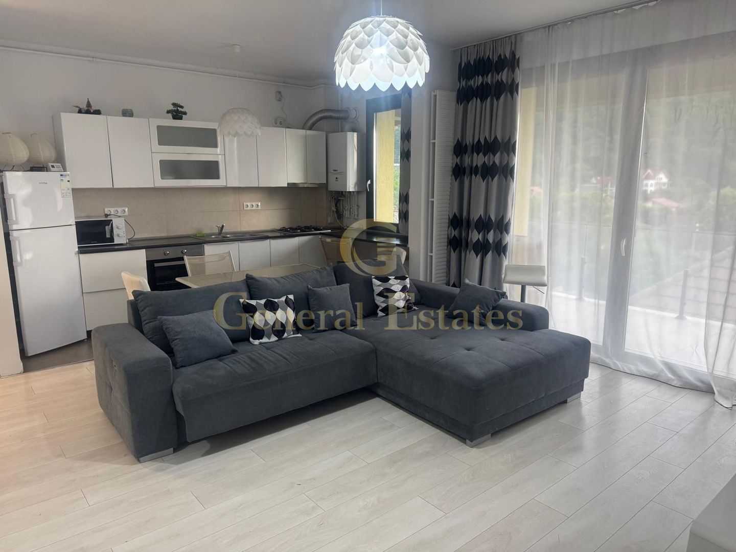 Apartament 3 camere priveliste,liniste,central 100mp - Poză 1