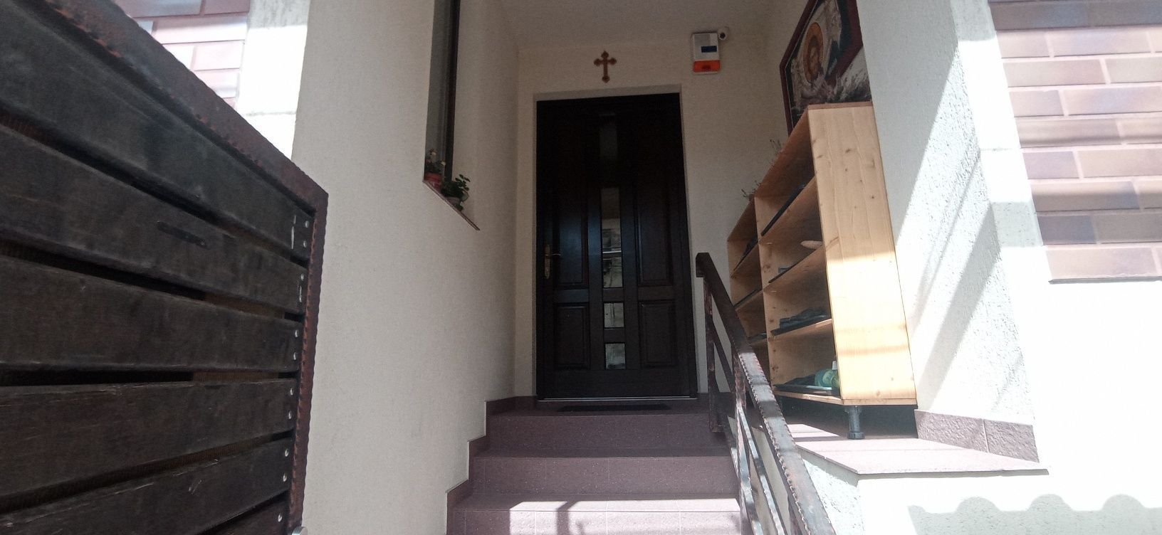 Casa unifamiliala pretabil sediu firma în cartierul  Vatra Luminoasa - Poză 1