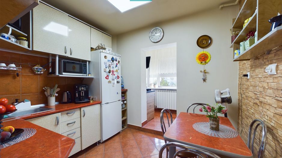 Apartament cu 3 camere în Alfa - Poză 6