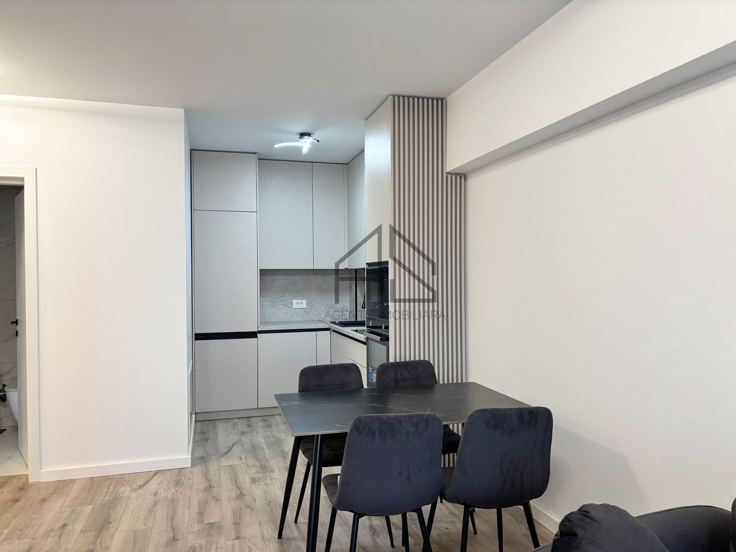 De închiriat | Apartament 2 camere | Bloc nou | Loc de parcare - Poză 1