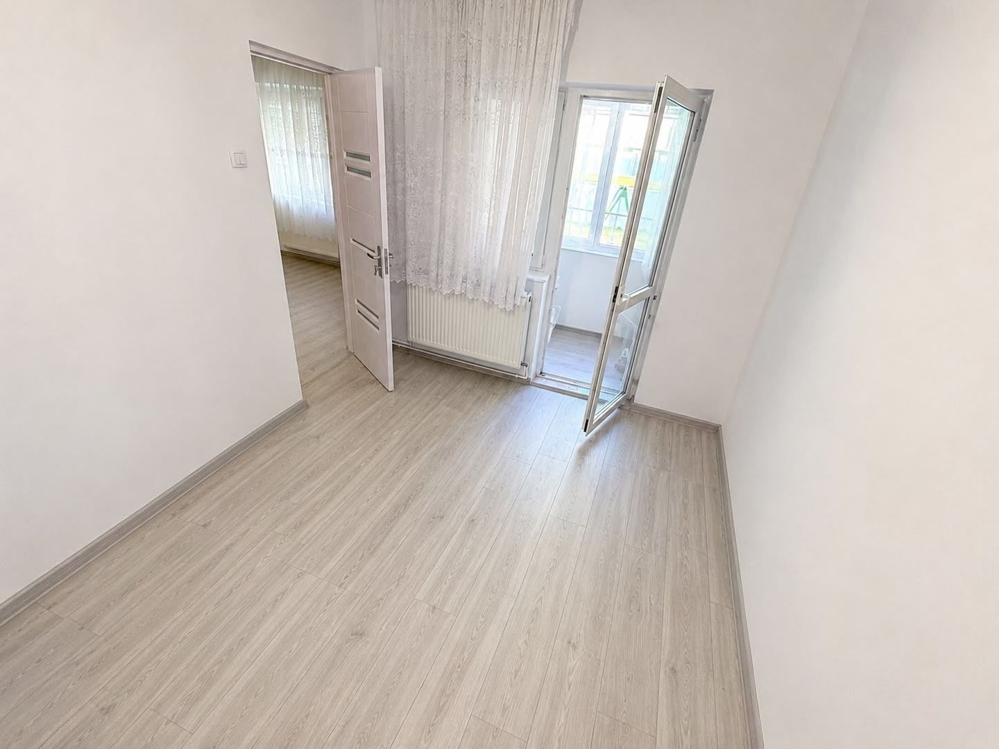 APARTAMENT CU 2 CAMERE ZONA GARII - Poză 4