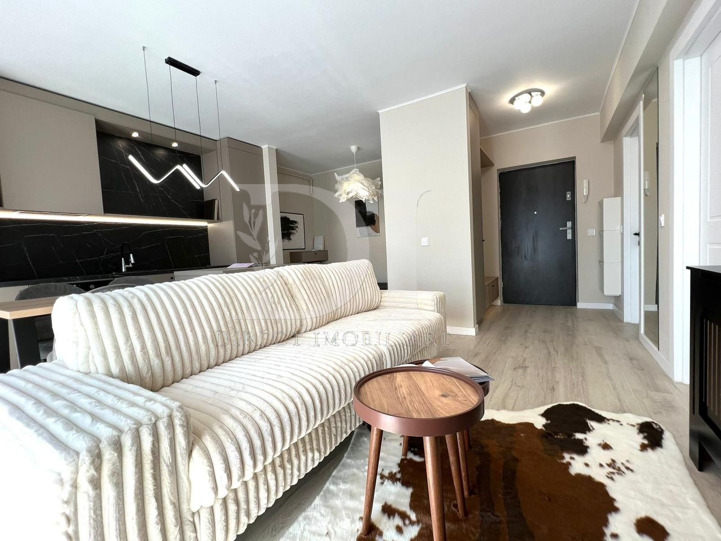 Apartament ultramodern / etaj intermediar / Zona Eroilor - Poză 2