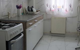 Vand apartament 2 camere in zona centrala - Poză 2