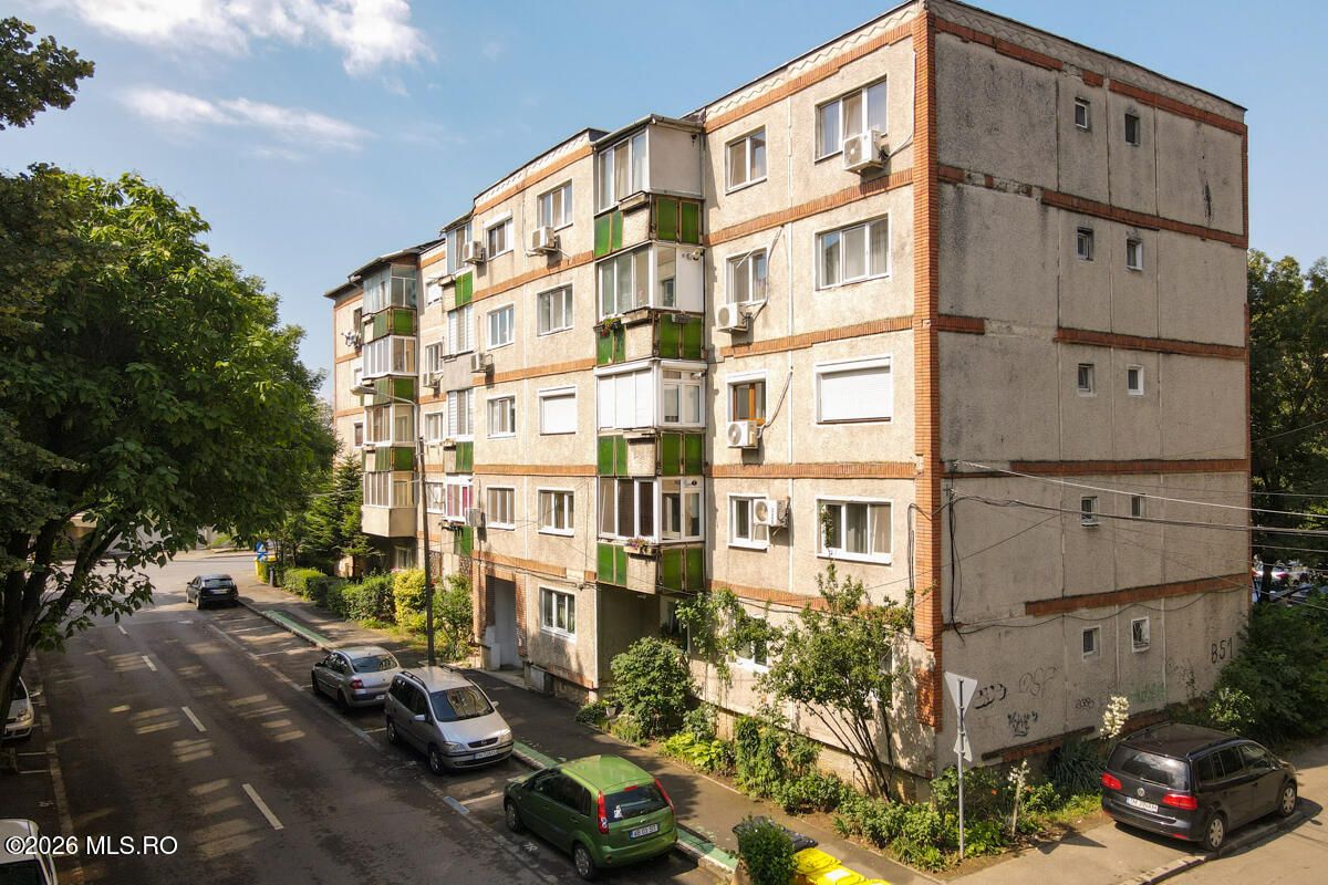 Soarelui - Scoala 30 - 3 Camere, Decomandat, 2 Bai, Etaj 2, Centrala - Poză 1