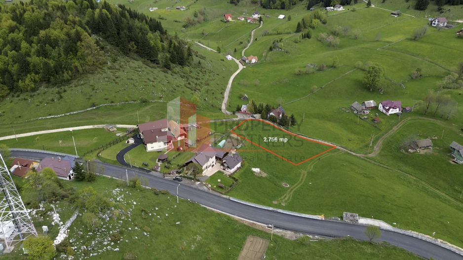 Teren Fundata cu vedere la muntii Bucegi - Poză 5