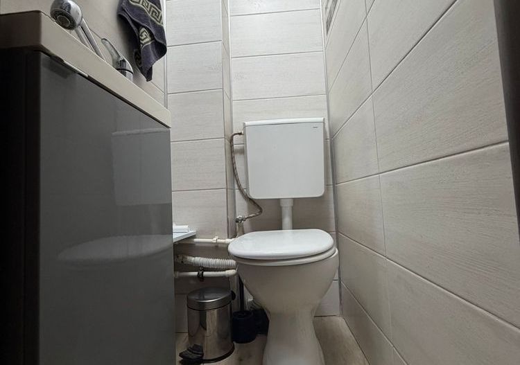 4 camere, 82 mp, parter, parcare, boxă, renovat, metrou la 400 m - Poză 8