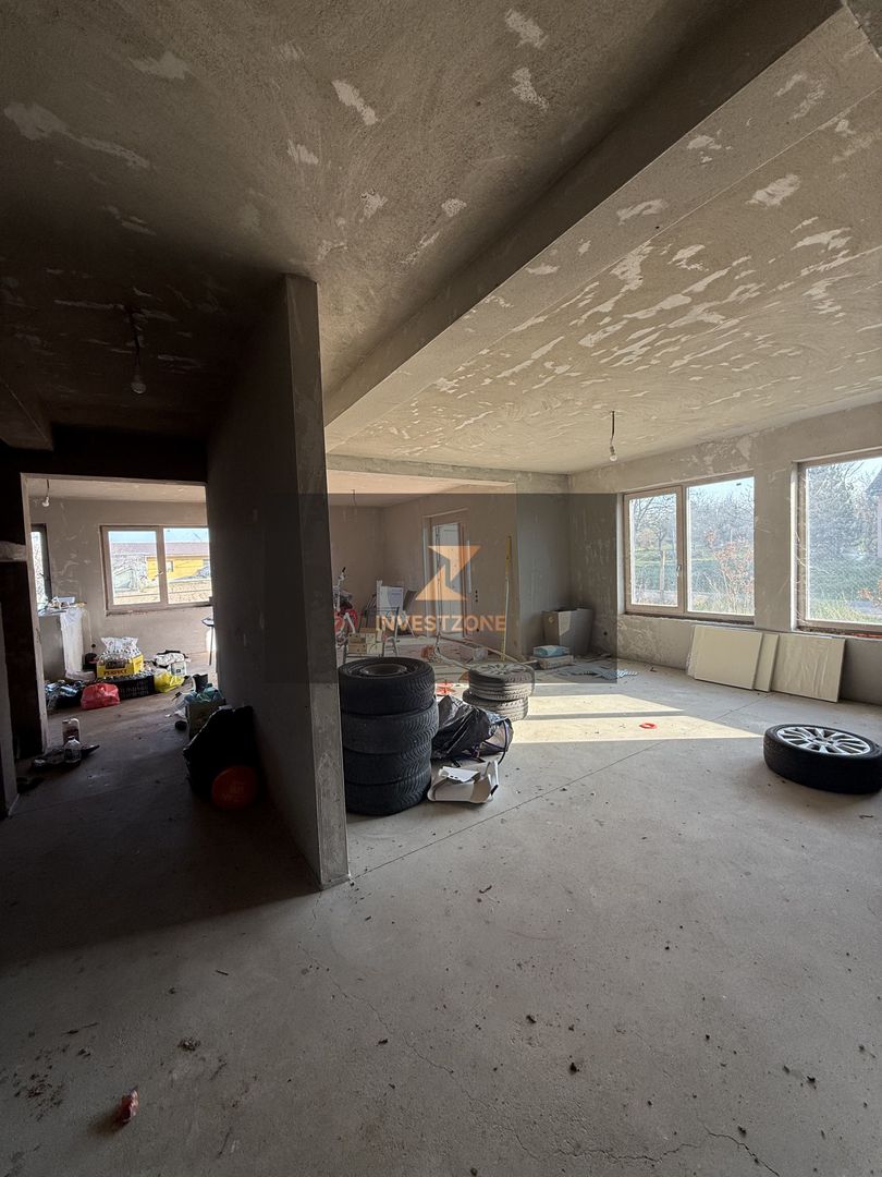 Casă spațioasă cu teren 806 mp - Poză 13