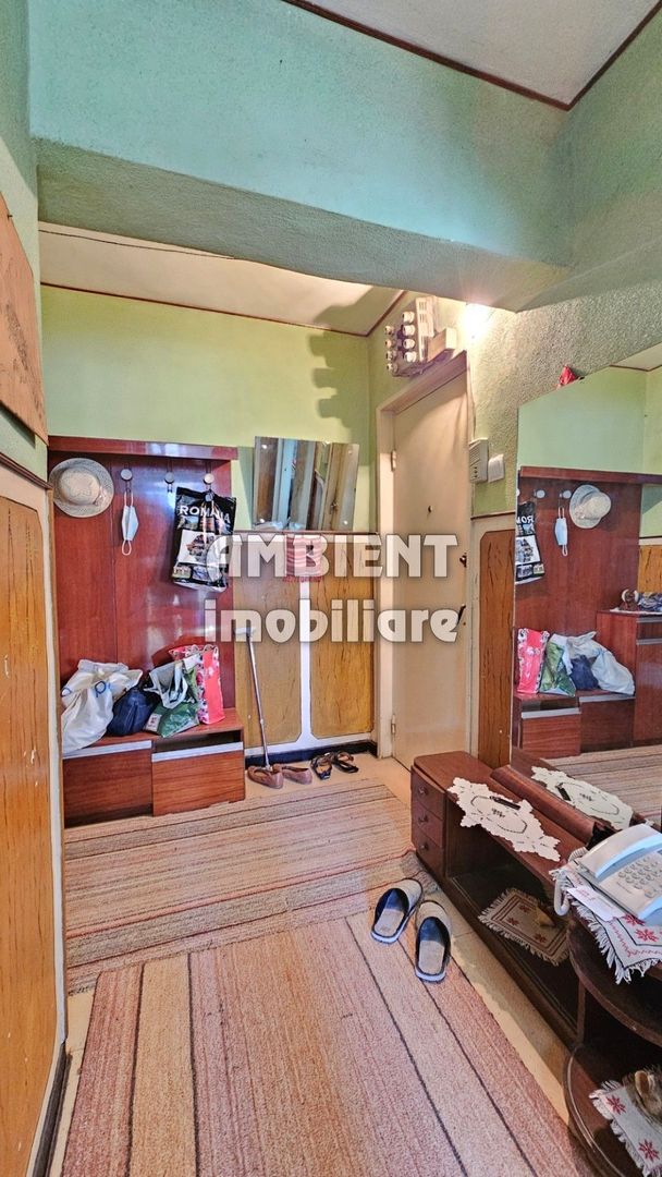 Apartament cu 4 camere, etaj 3, nerenovat, zona ULTRACENTRALA; - Poză 3