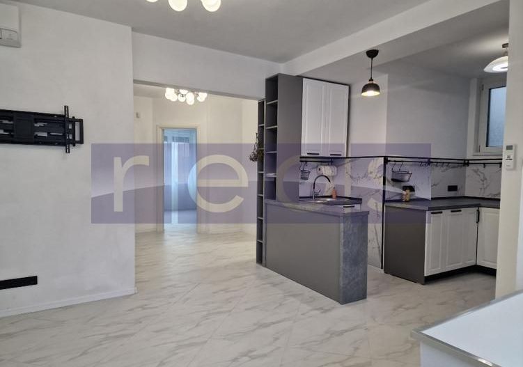 Inchiriere duplex  Premium 5 camere ( Parter+Demisol ) in vila Piata Romana - Poză 1