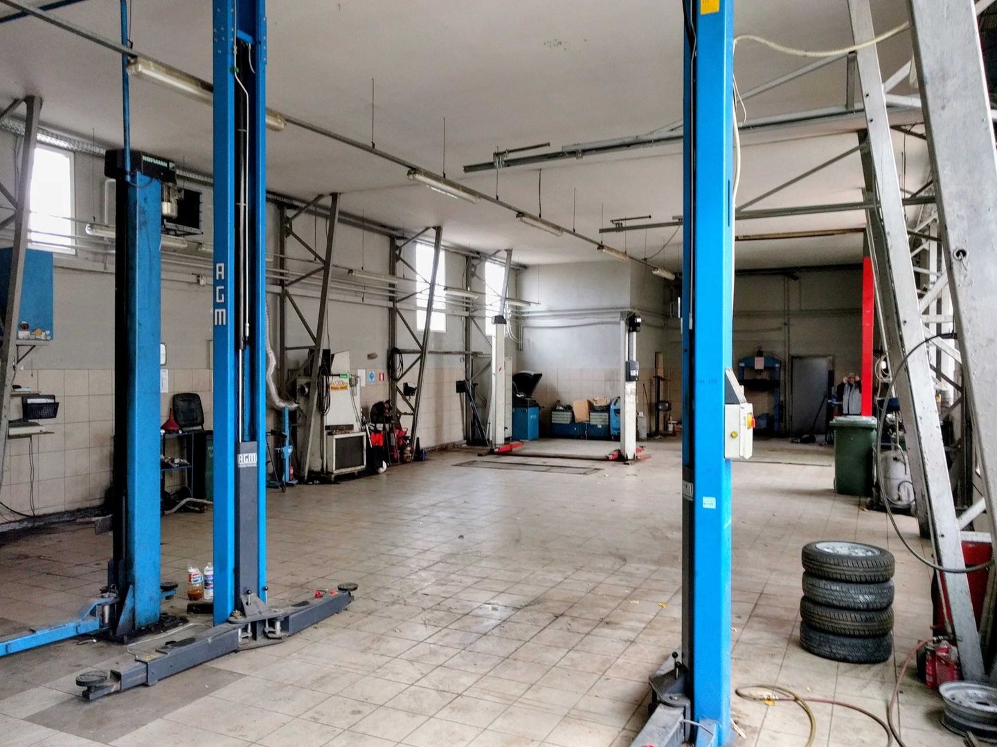 Vanzare imobil +teren. Service auto showroom Luica - Poză 7