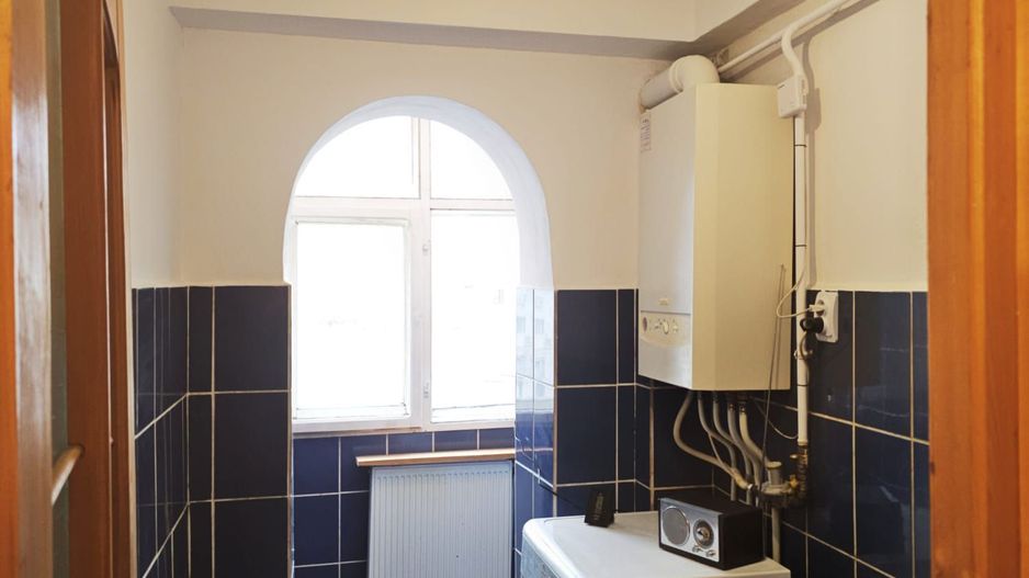 Apartament cu 2 camere, etaj 4, VASLUI zona CENTRU; - Poză 2