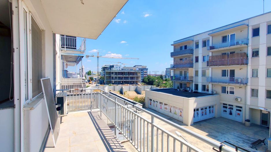 Decomandat, doua bai, loc de parcare in subteran, disponibil imediat - Poză 1