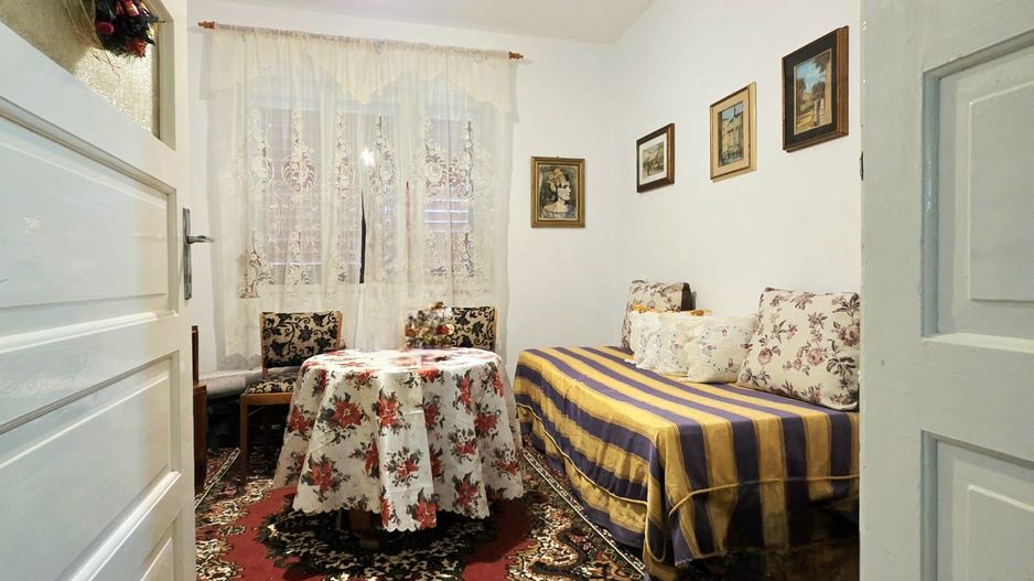 DE VANZARE CASA 5CAMERE ZONA CENTRALA TALMACIU - Poză 6