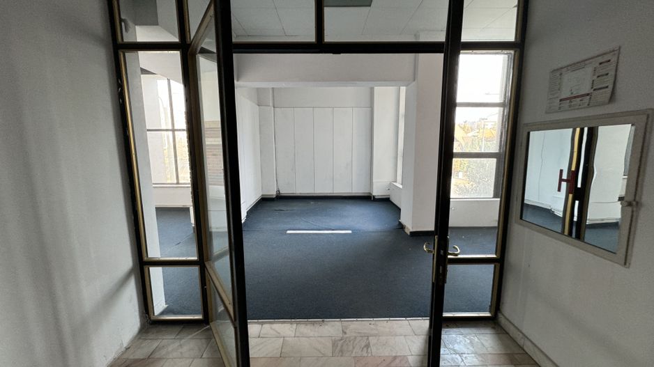 Spațiu comercial 493 mp utili | Locație centrală | Vizibilitate excelentă | - Poză 38