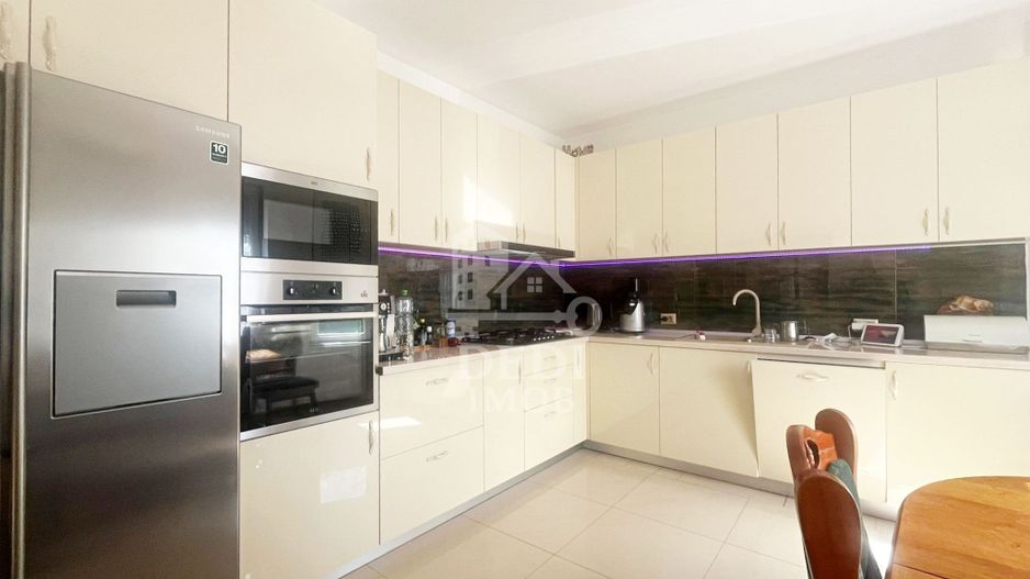 Casă cu 2 locuințe, teren intravilan 7062 mp Cetariu, Bihor - Poză 14