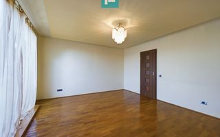 Vilă spațioasă cu 8 camere, Grădiște - Poză 9