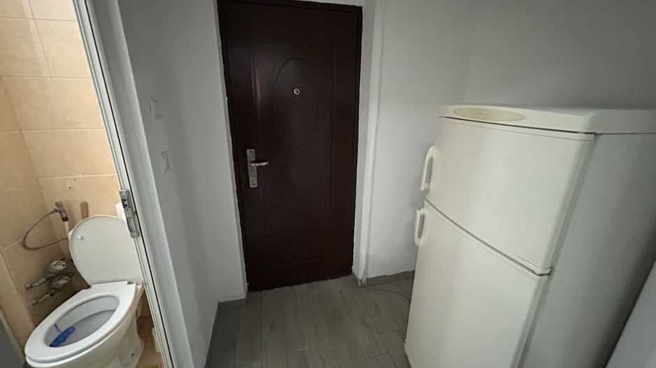 Garsonieră modernă, pat matrimonial, etaj intermediar, preț excelent - Poză 6