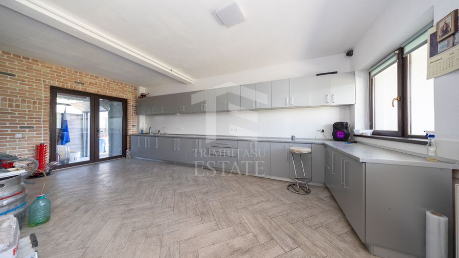 RASNOV| Cladire multifunctionala | 350 mp | Vad turistic si comercial - Poză 9