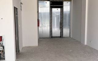 SAD - Spatiu comercial in zona centrala, langa Piata 700 - Poză 1