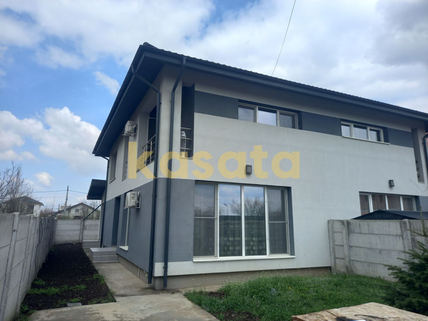 Vilă Modernă 4 Camere | Curte Privată | Zonă Excelentă & Facilități - Poză 1