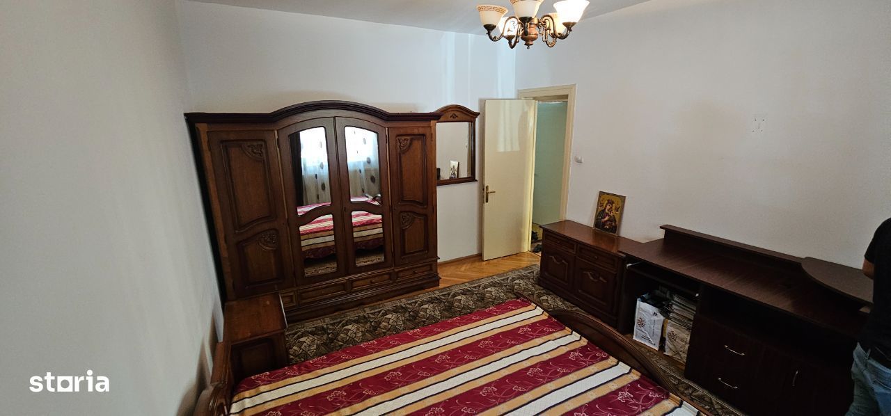 Vila P+1 Piața Muncii , strada Orzari, apartament cu 3 camere la Parer - Poză 12