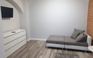 Apartament cu 2 camere, 45mp, Zona Central - Poză 2