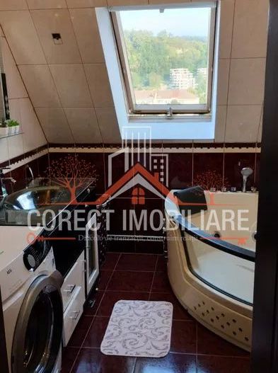 Apartament spațios, modern, cu pod propriu și 2 locuri de parcare - Poză 8