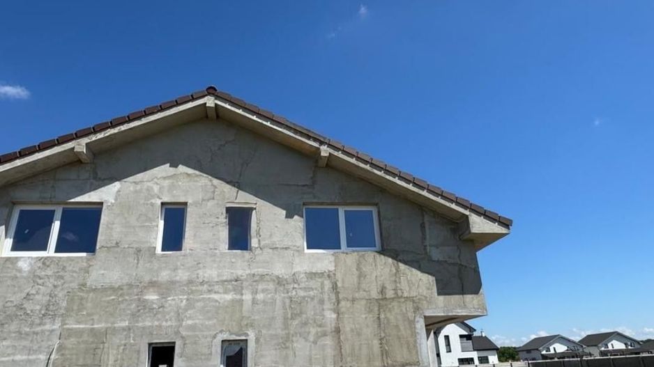 Duplex la roșu 3 camere-Moșnița Veche - Poză 1